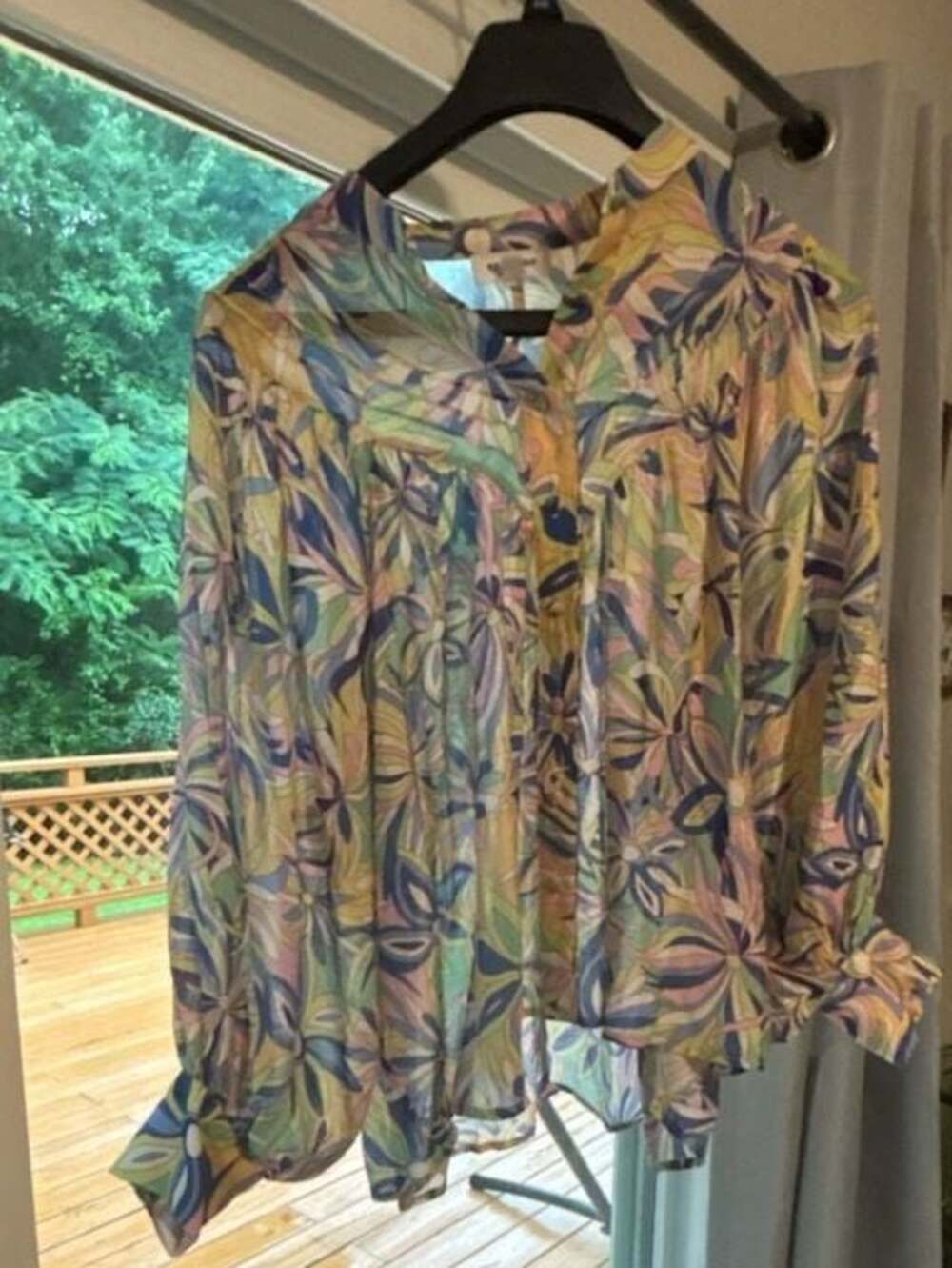 ee:some Los Angeles Floral Pattern Long Sleeve Button-Up Blouse